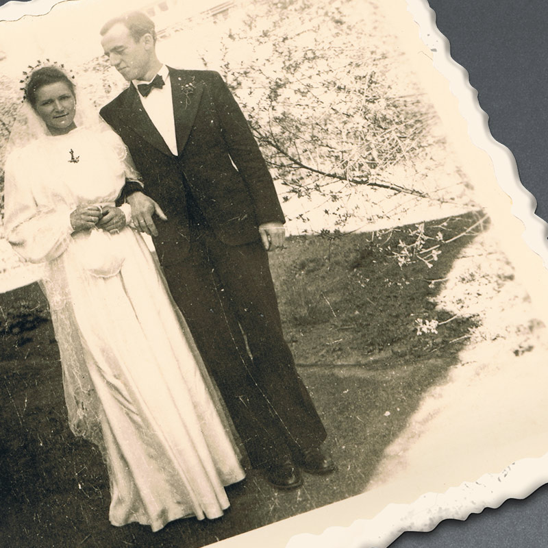Hochzeitsfoto, 1944 vor der Retusche